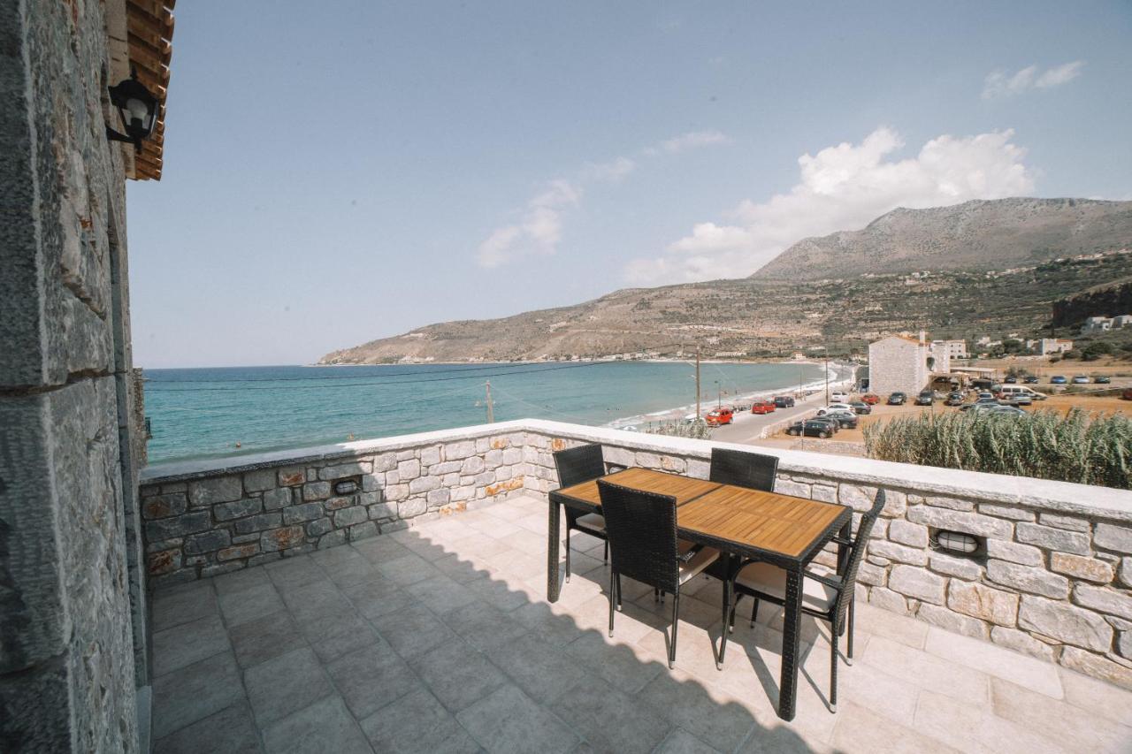 George SeaFront Suites Néon Oítilon Exterior foto